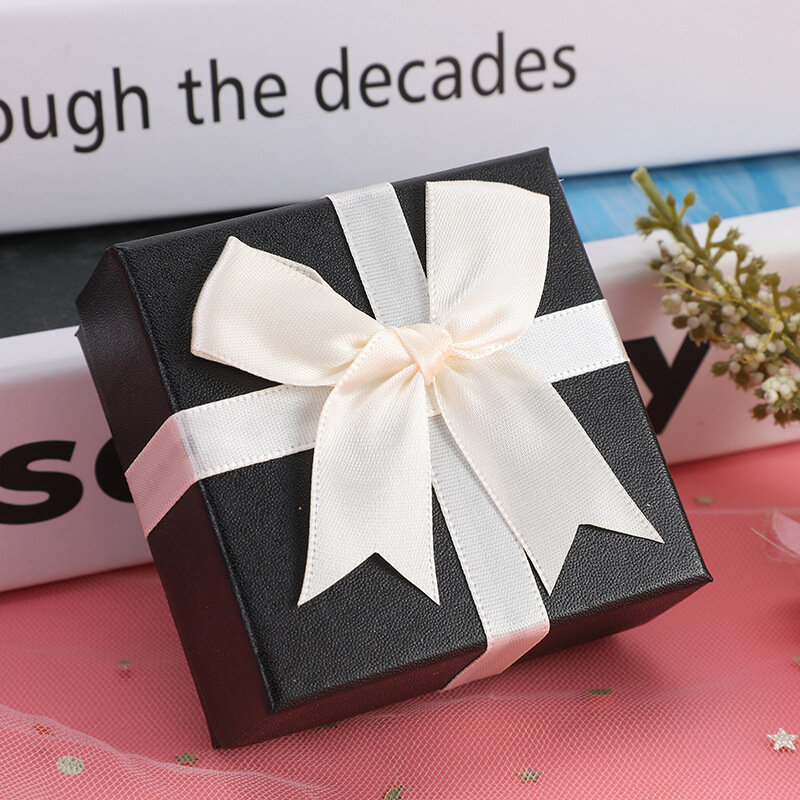 Caja de regalo de papel de Color caramelo con lazo, estuche de embalaje de joyería encantador, soporte de exhibición de joyería, 7x7x3,7 cm