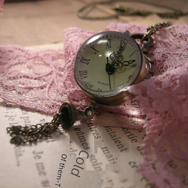 Przezroczysty zegarek kieszonkowy z kryształową kulą, rzymski cyfrowy, wydrążona rzeźba, kreatywny naszyjnik, bogini z akcesoriami