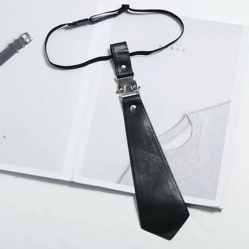 Cravatta in similpelle cravatta in ecopelle stile Punk giapponese con fibbia in metallo Faux Pearl Flower Design regolabile da donna
