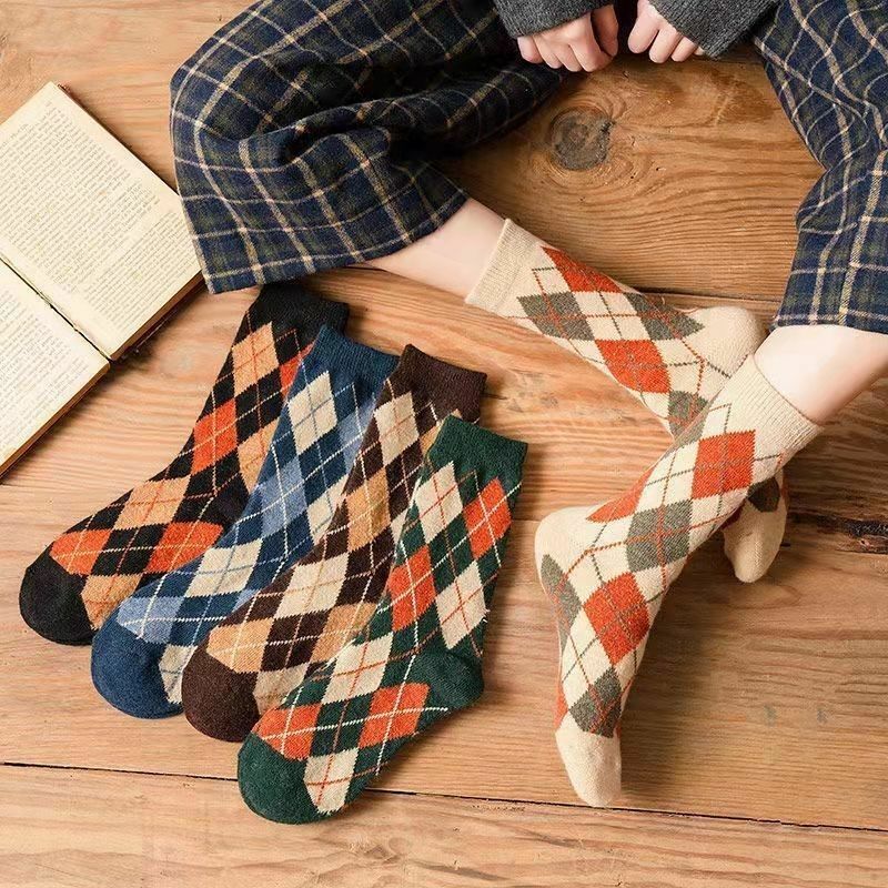 Calcetines a rayas de colores para hombre, medias de tubo medio de algodón peinado con patrón de rombos geométricos, Harajuku, 5 pares