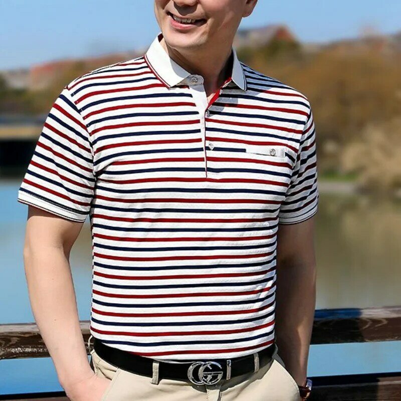 Letnia nowa moda wszechstronna luźna cienka męska koszulka Polo z klapą w paski z nadrukiem eleganckie oddychające bluzki z krótkim rękawem