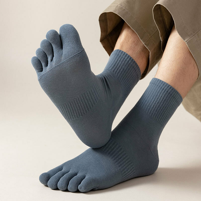 ถุงเท้าห้านิ้วของผู้ชายผ้าฝ้ายแท้ระบายอากาศได้ดีและดูดซับเหงื่อขนาดกลางถุงเท้านิ้วสีทึบ