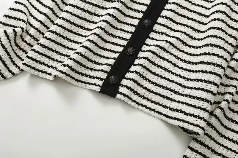 Cardigã de malha listrado solto para mulheres, suéter de manga comprida, blusa chique requintado, casaco com decote em v, retrô e elegante, 2023