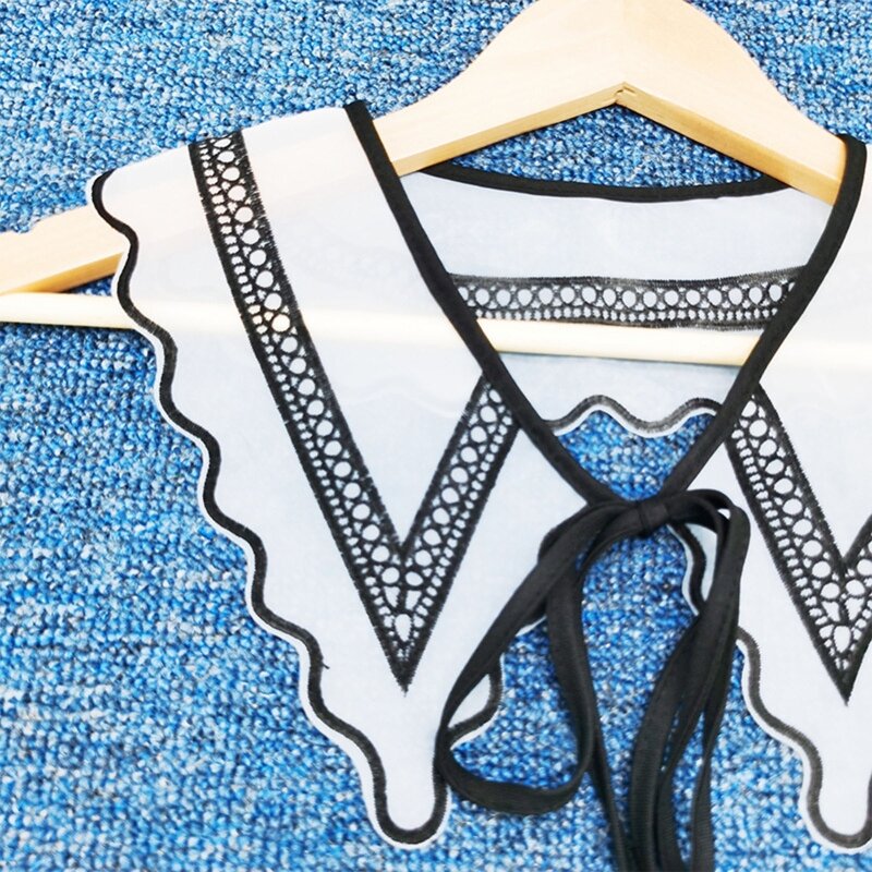 女性ブラックホワイトコントラストカラーオーガンザフェイクカラーショール絶妙な刺繍幾何学的な波状トリムレースアップスカーフケープ