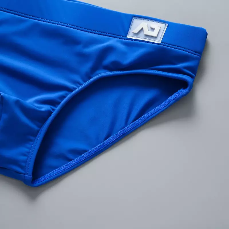 Men's swimming trunks with low waist, sexy, big, anti-embarrassing, quick-drying young men's sports briefs addicted