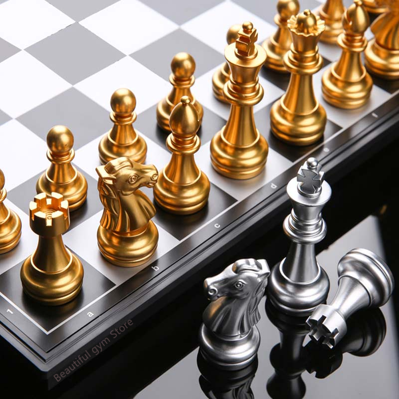 Set Catur Abad Pertengahan dengan Papan Catur Berkualitas Tinggi 32 Buah Catur Emas Perak Papan Magnetik Set Gambar Permainan Catur Szachy Checker