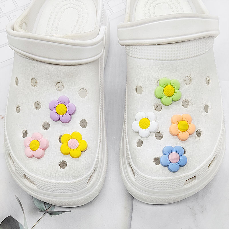 Nowości urocze tęczowy kwiat buty do sandałów krokodyli akcesoria ozdoby do butów dla dzieci kobiety preferują prezent