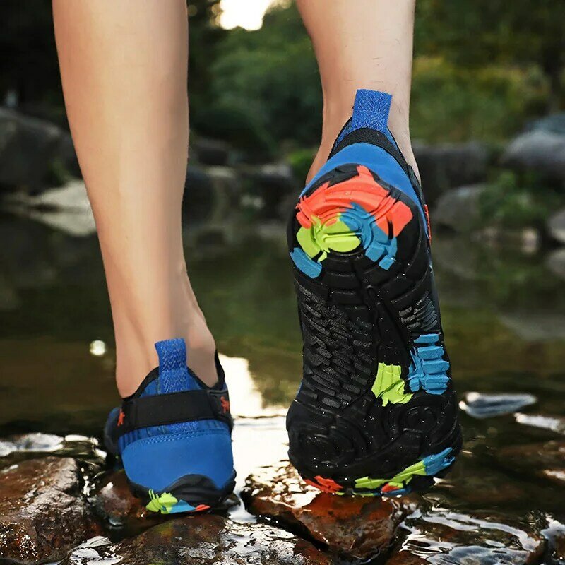 Zapatos de agua de secado rápido para hombre, zapatillas antideslizantes transpirables, descalzos, novedad de 2024
