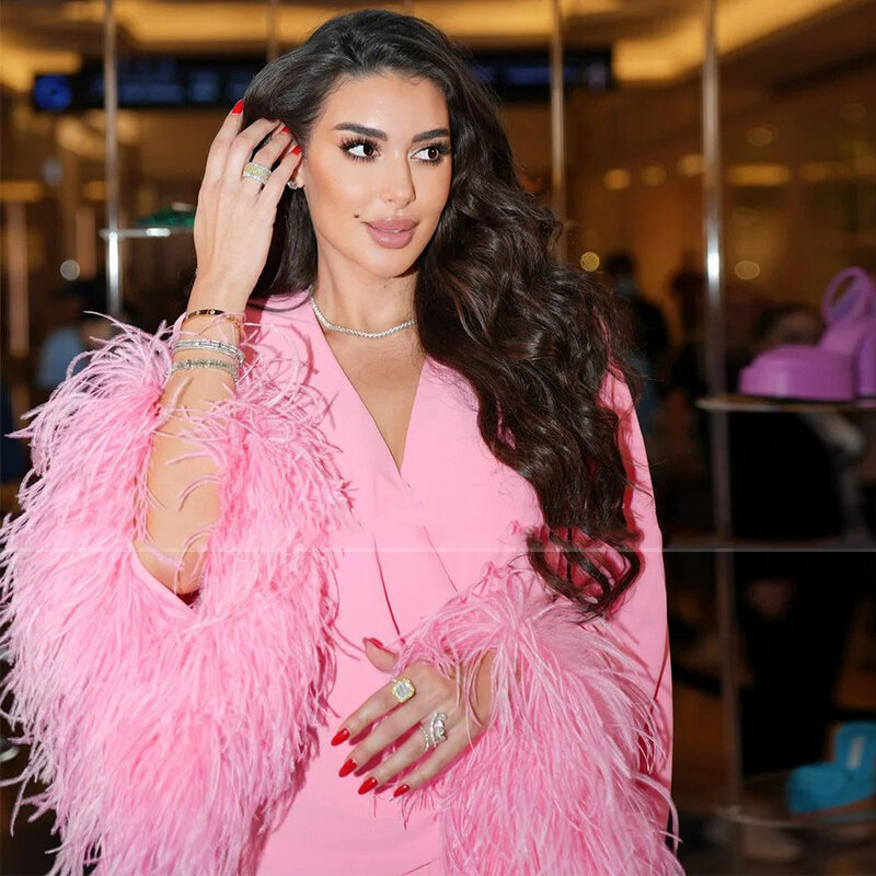 Abiti da sera rosa arabo per le donne 2024 abiti formali di lusso piuma maniche lunghe scollo a V fessura abito da ballo abito da Gala