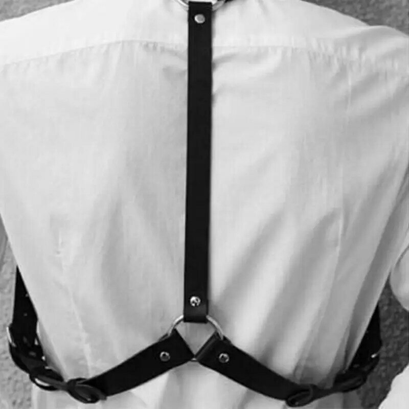 Sabuk Suspender Harness Dada Tubuh Kulit Imitasi Dapat Disesuaikan Pria dengan Cincin O Logam Bucles Pelindung Bahu Hitam Punk