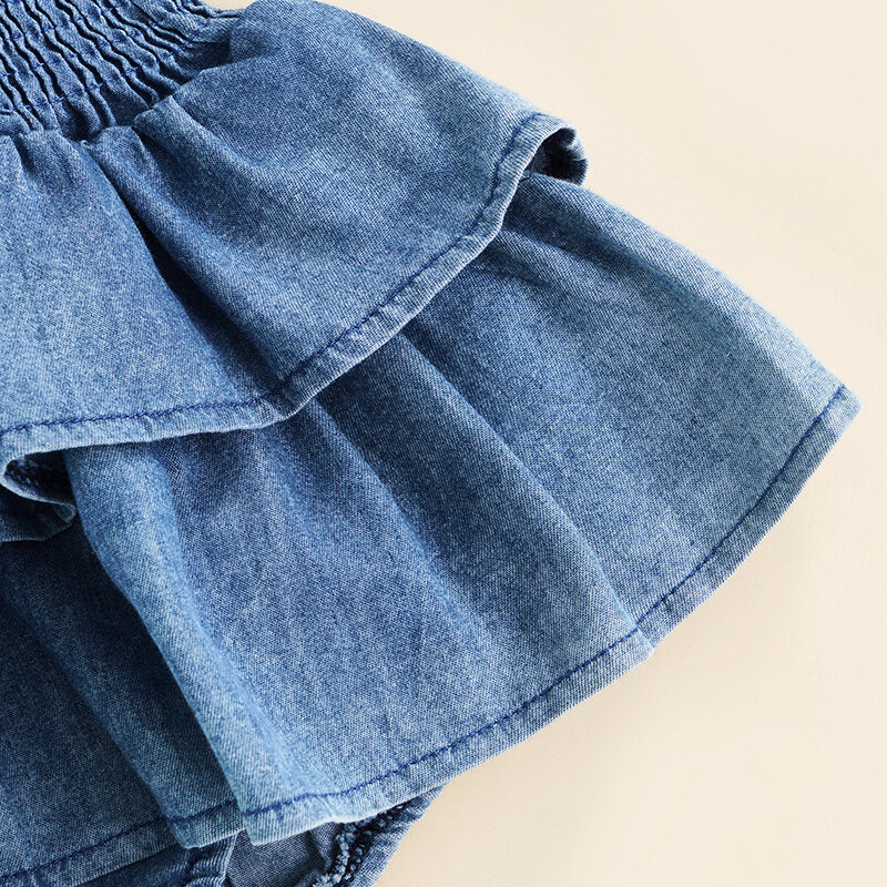 Baby Girl's Ruffle Hem Romper jeans, suspensão sem mangas, design plissado, botão snap inferior, macacão bonito, roupas de verão