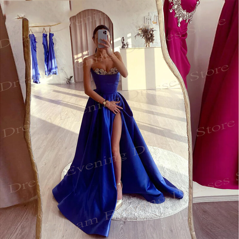 Gaun malam a-line biru tua yang menawan Modern gaun Prom tanpa tali tanpa lengan manik-manik seksi bernoda sederhana dengan belahan tinggi samping