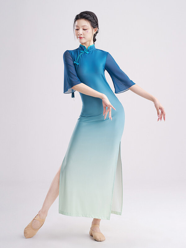 Kostum dansa klasik Cheongsam gradien seksi kerah tinggi lengan panjang baju seni rakyat Tiongkok Hanfu biru Tahun Baru
