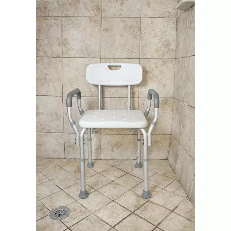 Niezbędne medyczne krzesło prysznicowe formowane o regulowanej wysokości z wyściełanymi ramionami i plecami