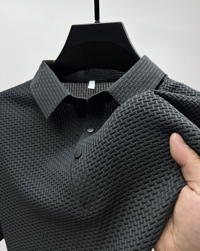 เสื้อเชิ้ตโปโลแขนสั้นมีรูระบายอากาศผ้าไอซ์ซิลค์เสื้อแบรนด์เสื้อผ้าแฟชั่นสำหรับผู้ชายใหม่ฤดูร้อน