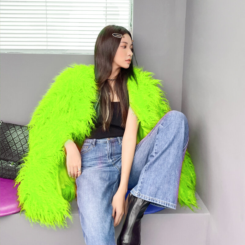 2024 autumn/winter fashion new niche fur fluorescent green fur coat imitation beach wool long hair medium length top