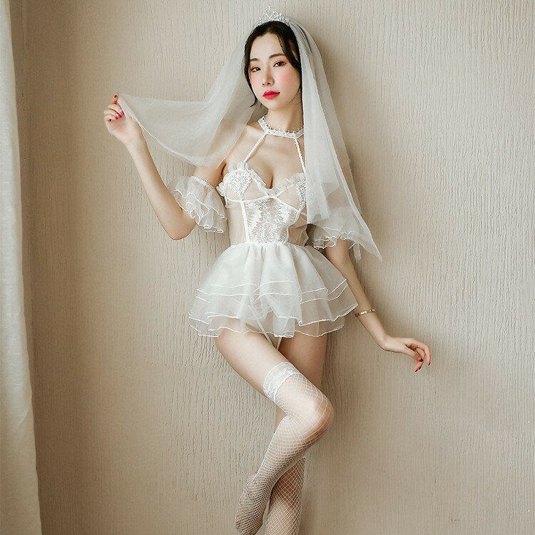 Seksowna i urocza bielizna, czysta i słodka koronka, uwodzicielska biała suknia ślubna, przezroczysty komplet
