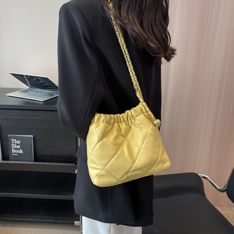 Popular Chain Women's Bag New Fashion Casual Diamond Lattice Commuter Shoulder Bucket Bag