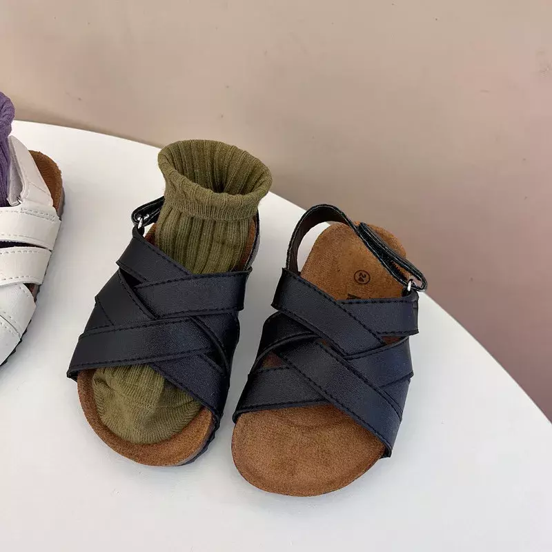 Scarpe per bambini 2024 estate nuovi sandali alla moda stile coreano ragazzi e ragazze scarpe da spiaggia scarpe Casual semplici antiscivolo