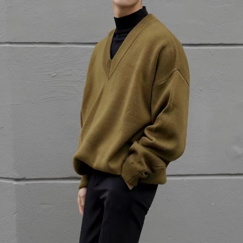 V-neck sweter z dzianiny mężczyzn koreański, z długimi rękaw luźny ciepły sweter męski prosty solidny wąski sweter chłopiec 2023