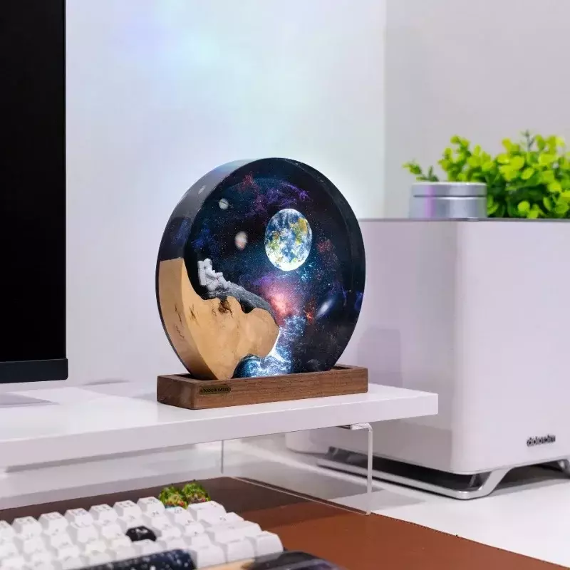 Luz de mesa com resina, lâmpada para decoração artística criativa, luz espacial de galáxia, astronauta e lua, carregador USB