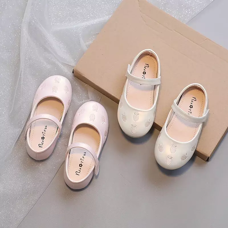 Girls Korean New Fashion Princess Shoes Kids Embroidered Carrot Leather Shoes for Party Wedding Children Sweet Elegant Flats