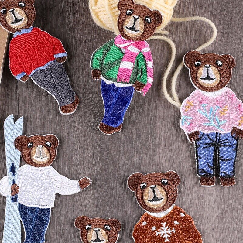 2024 heiß verkaufen Cartoon Stickerei Patches DIY faulen Bären Stoff Aufkleber selbst klebende Abzeichen Stoff Zubehör für Kleider tasche