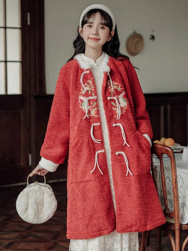 女性の国民スタイルイミテーションラムウール刺繍コート、綿パッド入りコート中国環境保護