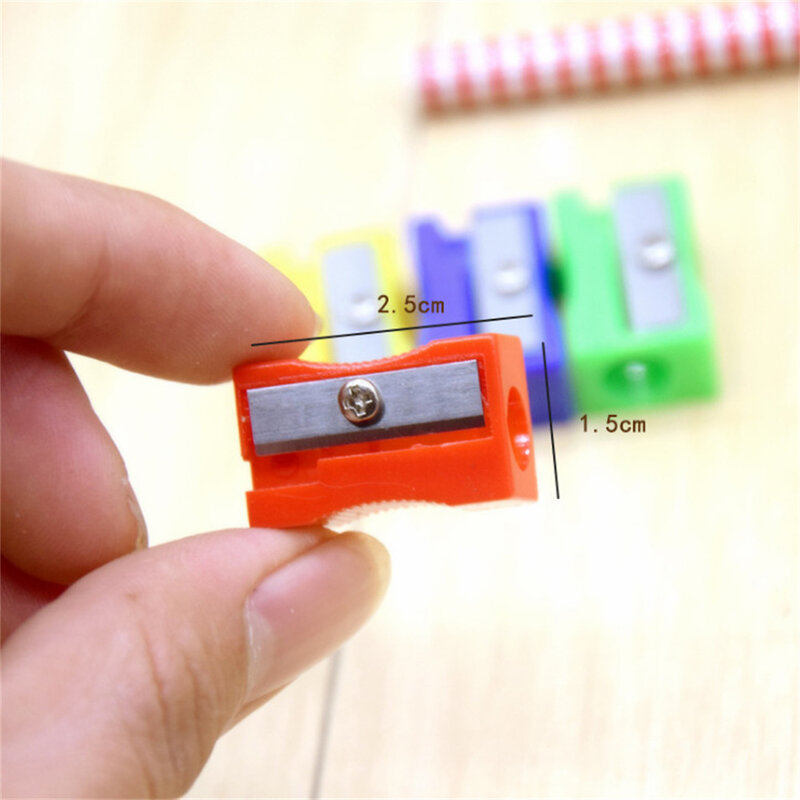 Losowy kolorowy przenośny Mini-plastikowa temperówka jednootworowy ręczny temperówka szkolne materiały papiernicze przybory szkolne