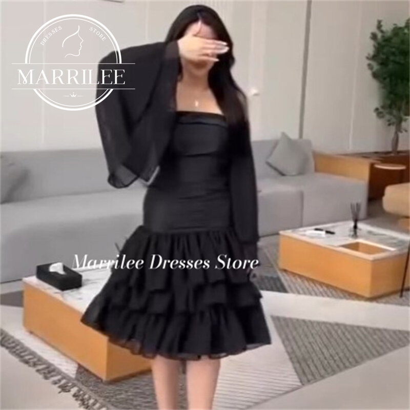 Marrilee 우아한 짧은 블랙 스트랩리스 시폰 인어 이브닝 드레스, 매력적인 무릎 길이, 플리츠 분리형 소매 무도회 가운