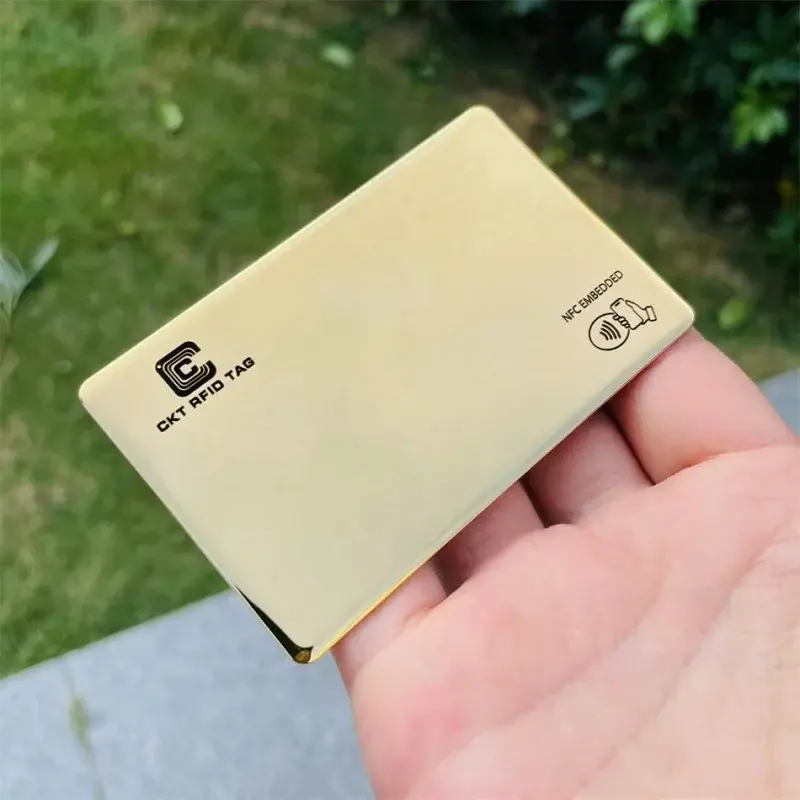 Produk disesuaikan, kartu RFID besi tahan karat berlapis emas 24k untuk kartu emas VIP/Bisnis