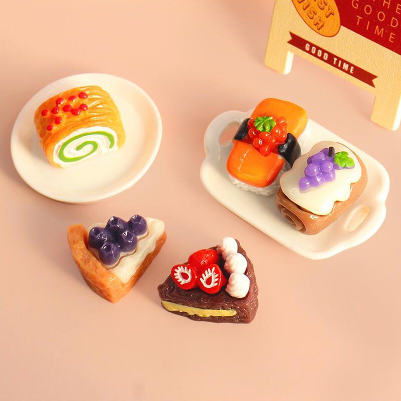 Mini Simulation Cream Triangular Fruit Cake Micro Landscape Ornaments Cute Dollhouse Toys Decorations DIY Phone Case Accessories