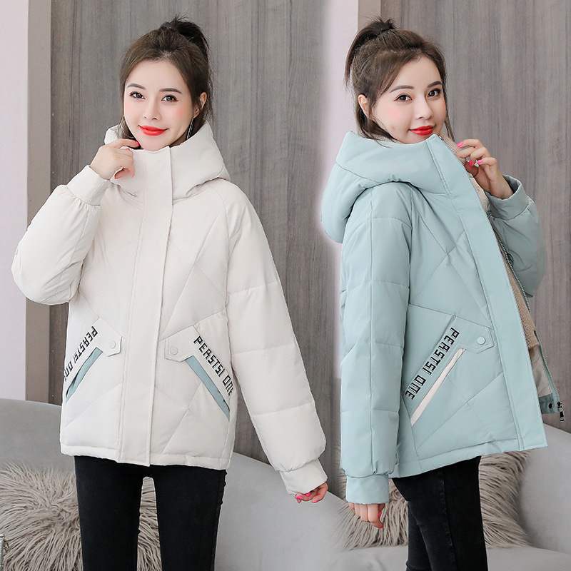 Puchowa kurtka bawełniana z kapturem dla kobiet krótkie zimowe parki stylowe topy wyściełane kurtki damskie ciepłe koreańskie luźne nieformalne okrycie wierzchnie 2023