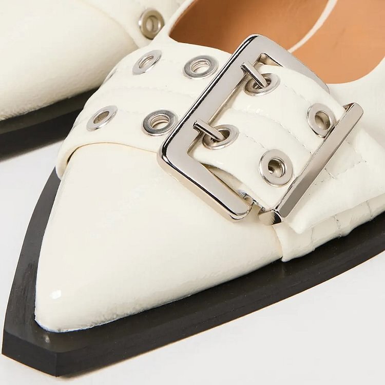أحذية بيضاء بمقدمة مدببة للنساء ، أحزمة بإبزيم جروميت ، أحذية مسطحة بظهر مقلاع