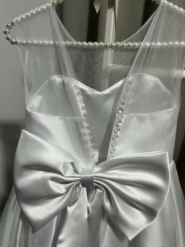 Простые белые платья для девочек с цветами для свадеб, атласные трапециевидные тюлевые длинные платья с бантом для подружек невесты, Пышное Платье для первого причастия