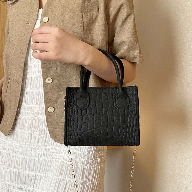 Новинка 2024, модная женская фетровая маленькая квадратная сумка, Женская Повседневная сумка на цепочке, популярная модная сумка-тоут с текстурой под камень