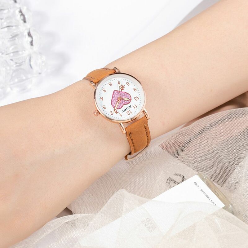 Montre à quartz à petit cadran pour femme, accessoire de robe à motif de cœur, ceinture en cuir, montres-bracelets de style coréen
