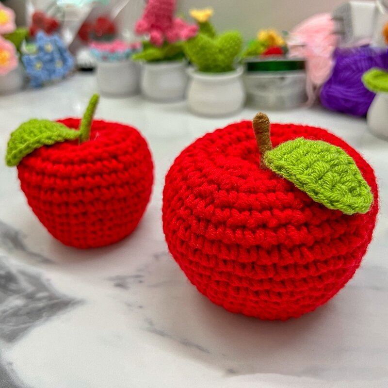 Ping Sebuah buah wol rajutan Ping buah aksesoris rajutan wol genggaman buah Crochet merah