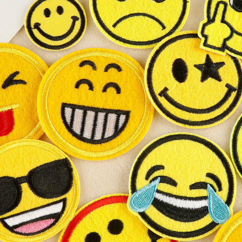 Sorridente Face Fabric Sew Patch Label Sticker, Hot Embroidery Logo, DIY, Emblema Adesivo, Saia, Pano, Chapéu, Jeans, Mochila, 2024