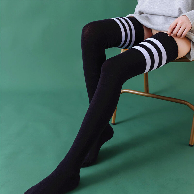 Calze a righe sopra il ginocchio calze lunghe in cotone a righe colorate Super morbide calze carine Lolita Cosplay Sissy Stripy