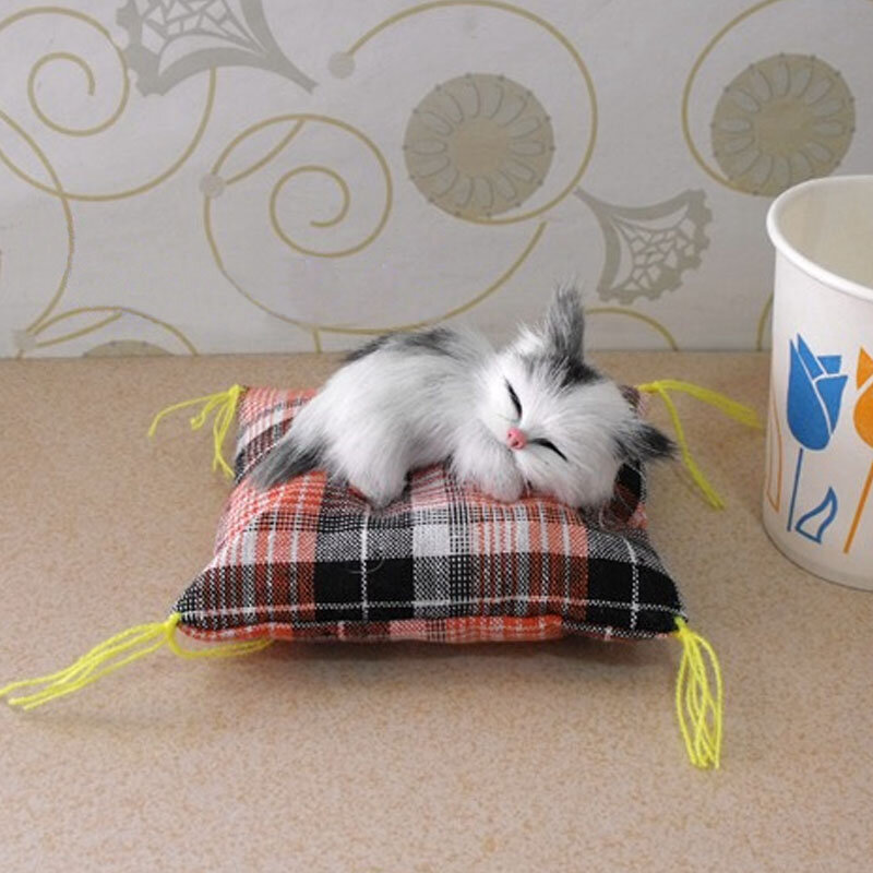 1PC Mini Sleeping Cats On Cushion Simulação Cat Doll Ornamentos Pano Gatos De Pelúcia Para Brinquedos Das Crianças Decoração Do Carro Presentes de Aniversário