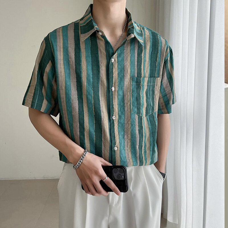 Camisa de gola virada de manga curta masculina, cardigã de botão casual, estampa listrada, tops com tudo, moda de rua alta, nova, verão