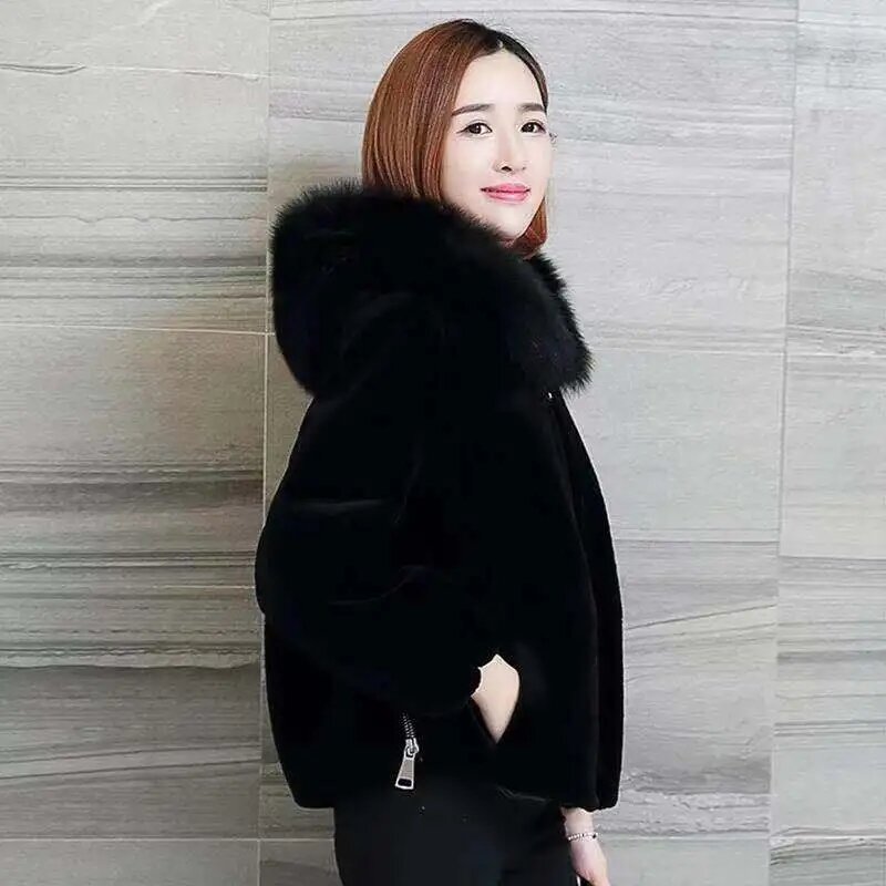 Mantel bulu domba imitasi wanita, jaket pendek bertudung bulu domba imitasi hangat musim dingin untuk wanita