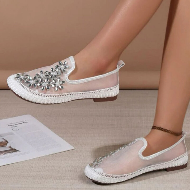 Ukuran besar flat 2024 musim panas baru elegan berlian imitasi wanita Slip On breathable kasual sepatu rumah kantor luar ruangan nyaman