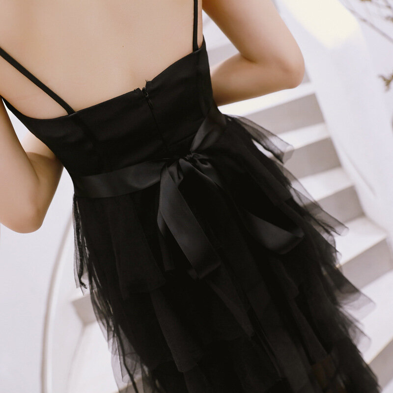 Verão novo vestido de baixo corte com decote em v feminino costura malha suspensórios vestido preto bolo saia vestido sem costas
