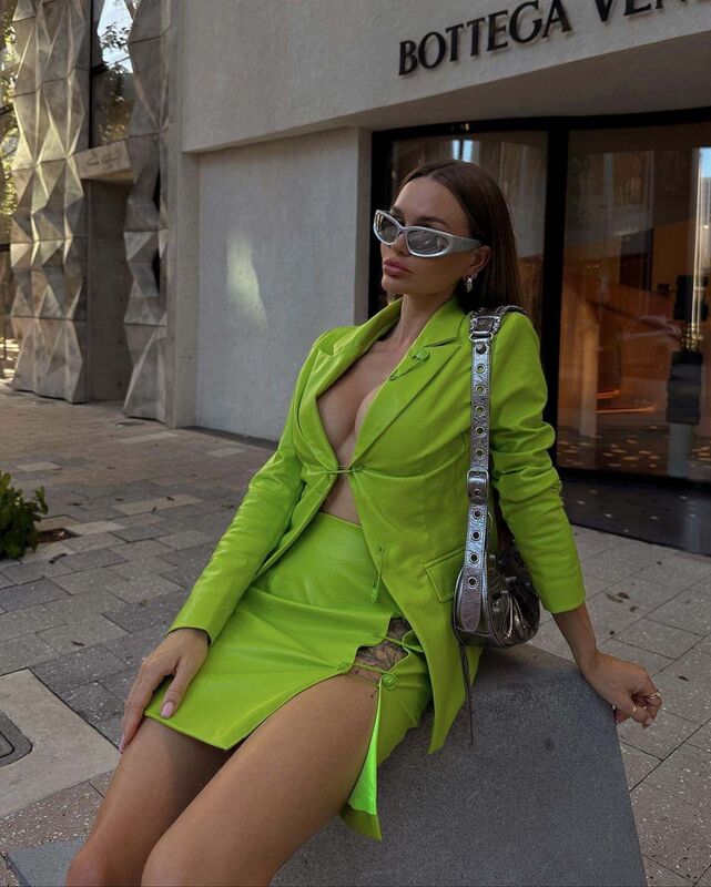 Europejska i amerykańska letnia Deep V Sexy klapa zielony garnitur Slim, ciasne spódnica Mini Pin Design materiał ze skóry moda Streetwear zestaw