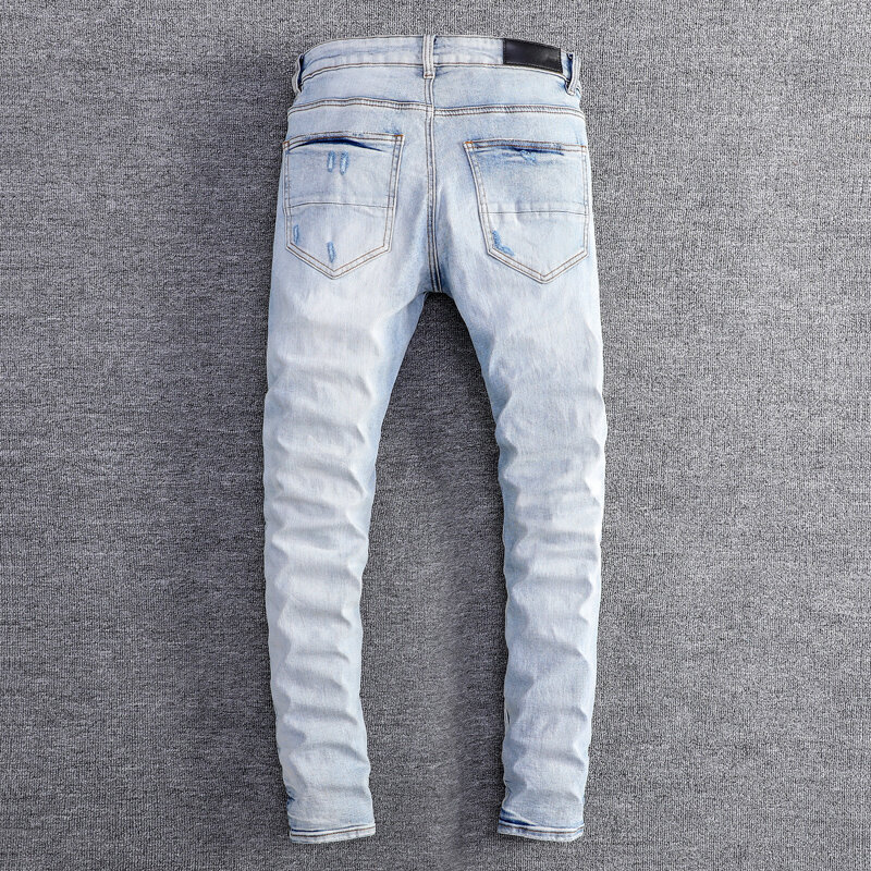 Streetwear modne dżinsy męskie światło Retro niebieski Stretch chudy krój porwane jeansy męskie skórzane markowe spodnie Hip Hop