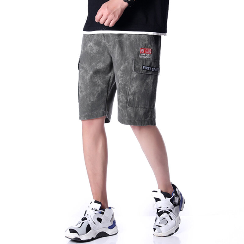 Celana pendek kasual longgar untuk pria, celana pendek kasual motif tulisan bersaku sambungan pinggang elastis modis Musim Panas 2024 untuk pria