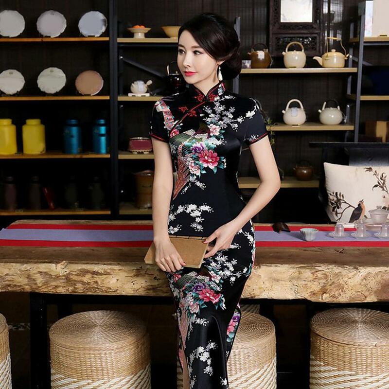 المرأة الصينية الوقوف طوق الأزهار التطريز عالية انقسام شيونغسام ، فستان تشيباو أنيقة ، فستان مأدبة ، خمر