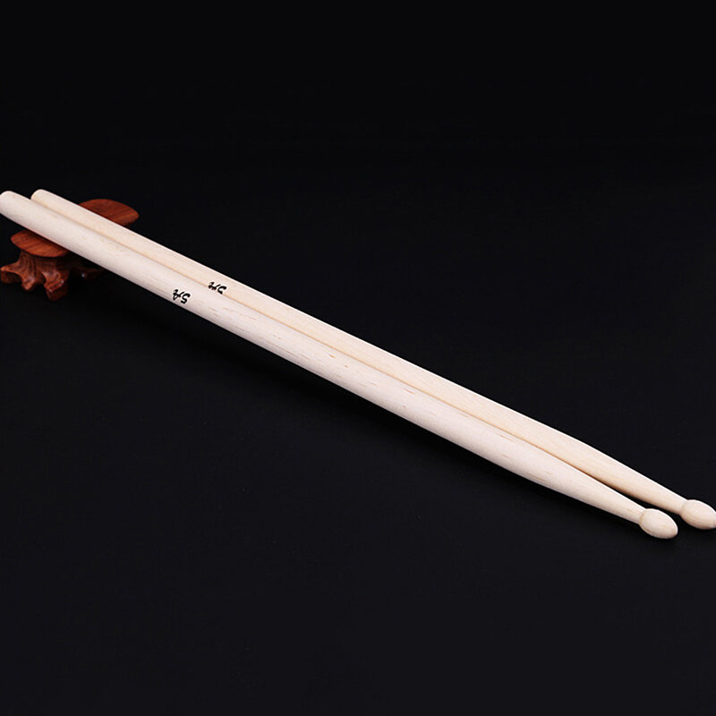 Un paio di bacchette professionali bacchette in legno di alta qualità 5A strumenti musicali bacchette per batteria Jazz Maple Drum Stick